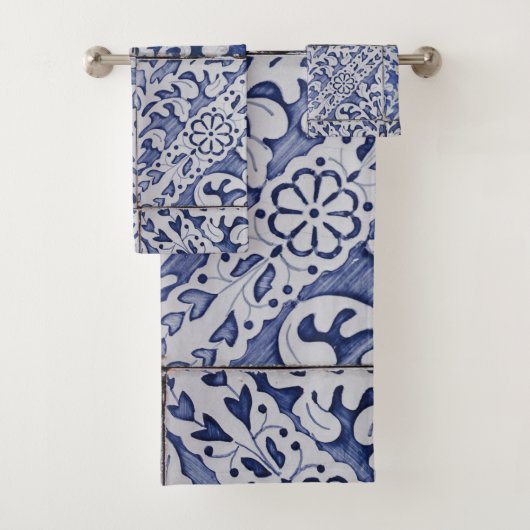 Portugese tegels - Azulejo Blue en White Floral Bad Handdoek (Insitu)