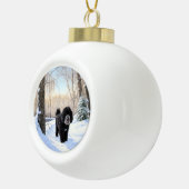 Portugese waterhond laat het sneeuwen Kerstmis Keramische Bal Ornament (Rechts)