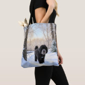 Portugese waterhond laat het sneeuwen Kerstmis Tote Bag (Dichtbij)