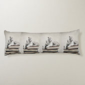 Posing White Tiger on Books – Elegant Body Pillow Lichaamskussen (Achterkant)