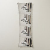 Posing White Tiger on Books – Elegant Body Pillow Lichaamskussen (Voorkant Verticaal)