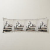 Posing White Tiger on Books – Elegant Body Pillow Lichaamskussen (Voorkant)