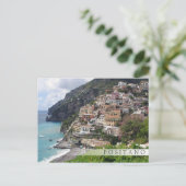 Positano in het briefkaart van de bar langs de kus (Staand voorkant)