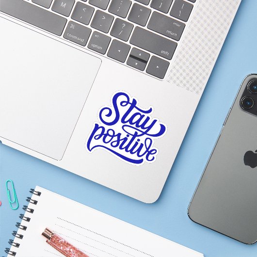 Positief blauw sticker (Laptop met iPhone)
