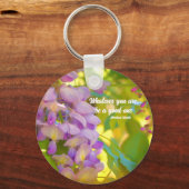 Positief citaat Inspirerend van Wisteria Flower Sleutelhanger (Achterkant)