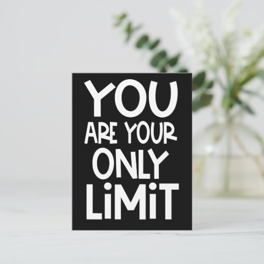 Positief citaat U bent uw enige grens wit zwart Briefkaart (Staand voorkant)