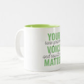 Positief Groen Uw Citaat van de Motivatie van de K Tweekleurige Koffiemok (Voorkant links)