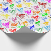 Positief patroon van kleurrijke fietsriders cadeaupapier (Hoek)