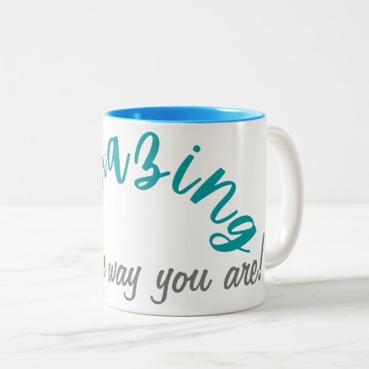 Positief verbazingwekkend precies zoals je bent tweekleurige koffiemok (Voorkant rechts)