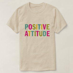 Positieve houding in heldere kleuren t-shirt