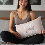 Positieve liefde vandaag uzelf - Pastel roze prijs Accent Kussen<br><div class="desc">Positieve liefde vandaag uzelf - Pastel roze prijsopgave</div>