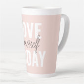 Positieve liefde vandaag uzelf - Pastel roze prijs Latte Mok (Rechterhoek)