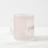 Positieve liefde vandaag uzelf - Pastel roze prijs Matglas Koffiemok (Voorkant links)