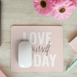 Positieve liefde vandaag uzelf - Pastel roze prijs Muismat<br><div class="desc">Positieve liefde vandaag uzelf - Pastel roze prijsopgave</div>