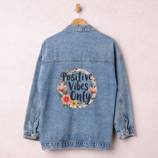 Positieve vibes alleen bloemenkrans ontwerp denim jacket (Hangar)