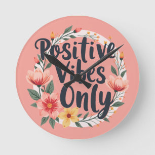 Positieve Vibes Alleen Bloemenkranz Ontwerp Ronde Klok