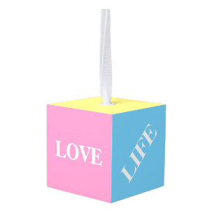 Positieve woorden op een achtergrond in pasteltint decoratie