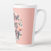 Positive Vibes Only Floral Wreath Design Latte Mok (Rechts)