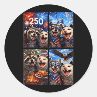 Possum en Wasbeer 4 juli Selfie 250ste Ronde Sticker