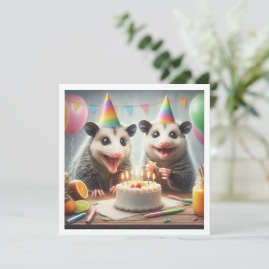 Possum eten taart verjaardag uitnodiging (Staand voorkant)