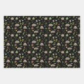 Possum in a Berry Field in Black Inpakpapier Vel (Voorkant 2)