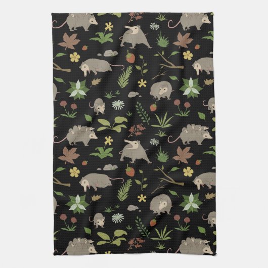 Possum in a Berry Field in Black Theedoek (Verticaal)