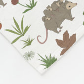 Possum in a Berry Field in White Fleece Deken (Hoek)