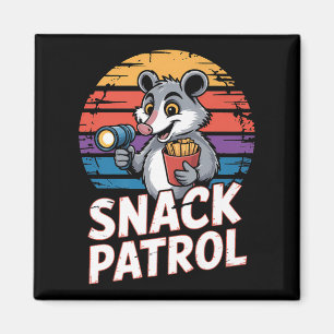Possum Snacks Patrol met zaklamp en chips Hum Magneet