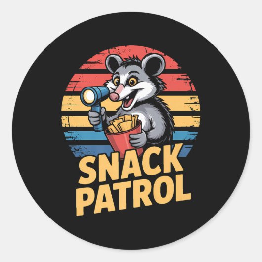 Possum Snacks Patrol met zaklamp en chips Hum Ronde Sticker (Voorkant)