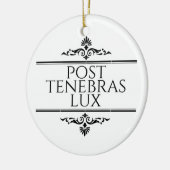 Post Tenebras Lux Keramisch Ornament (Links)
