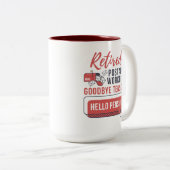 Postal Worker Mailman Retirement Funny Gag Tweekleurige Koffiemok (Voorkant rechts)