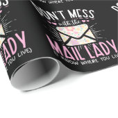 Postarbeider Wife Funny Mailman Woman Cadeaupapier (Rol Hoek)