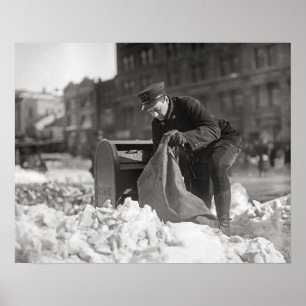 Postbode in de sneeuw, 1922. Oude foto Poster