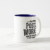 Postboer Retirement Mailman Funny Tweekleurige Koffiemok (Voorkant rechts)