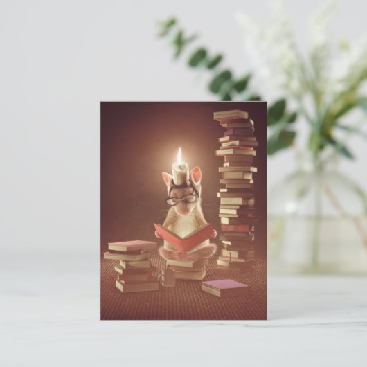 Postcard: "Mouse reading a book" Briefkaart (Staand voorkant)