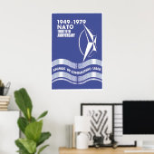 Poster 30 jaar NATO Animus in consulendo liber (Thuiskantoor)