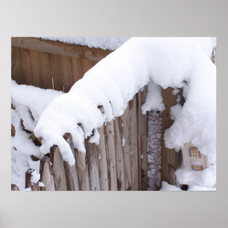 Poster met sneeuwbedekking