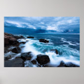 Poster - Ocean Waves Crashing op Rocky Shore (Voorkant)