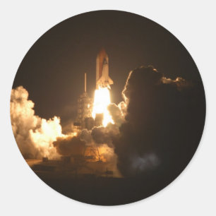 Poster van nachtelijke lancering van spaceshuttle ronde sticker
