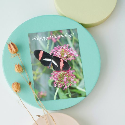 Postman Butterfly op Roze Flowers Birthday Kaart