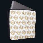 Potato Pierogies Sour Cream Onions Pools voedsel Laptop Sleeve<br><div class="desc">Het ontwerp is voorzien van een originele markeerafbeelding van smaakvolle pierogies die met groene uien en zure crème zijn getopt. Deze pierogi (varenyky) dumplas is perfect voor je favoriete fan van de Poolse, Slowaakse of Oost-Europese keuken! Zie je niet wat je zoekt? Hulp nodig bij aanpassingen? Klik "contact deze ontwerper"om...</div>