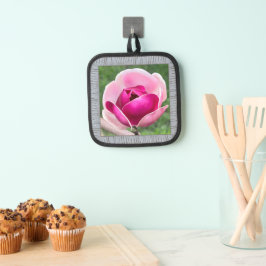 Pothouder met mooie roze Magnolia Pannenlap