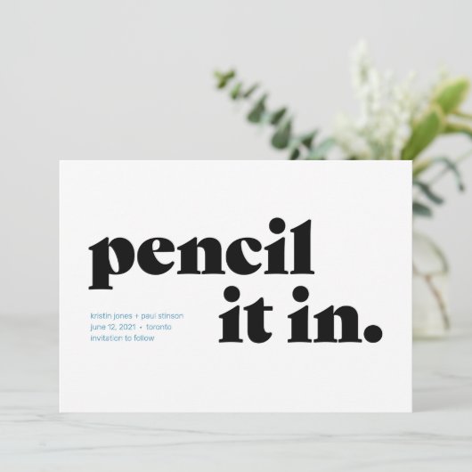 Potlood Ervoor Typografische Save the Date (Staand voorkant)