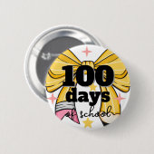 Potlood met strik 100 dagen school ronde button 5,7 cm (Voorkant /achterkant)