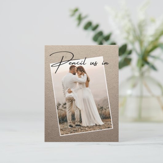 Potlood ons in Save The Date Foto Bruiloft Aankond Aankondigingskaart (Staand voorkant)