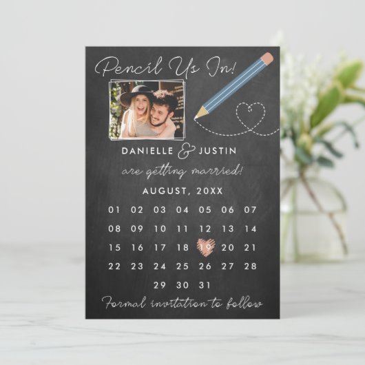 "Potlood us in" Moderne kalender Save The Date (Staand voorkant)