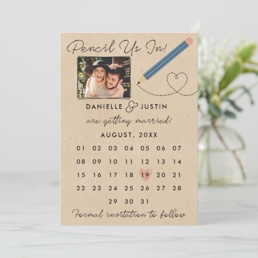 "Potlood us in" Moderne kalender Save The Date (Staand voorkant)