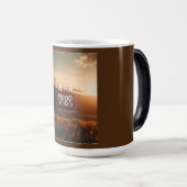 "Pour Perfection: Cups gemaakt voor u" Magische Mok (Voorkant rechts)