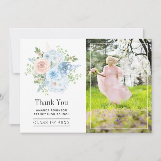 Powder Blue en Blush Pink Floral Afstuderen Foto Bedankkaart (Voorkant)