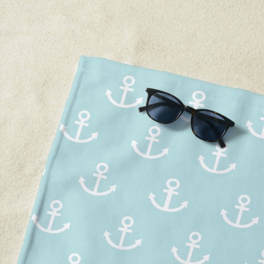 Powder Blue en White Anchor Pattern Strandlaken (In situ)